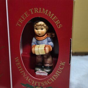 NIB Vintage Hummel "For Me?" Christmas #1675 Boy Holding Gift. HUM 2067/B/O